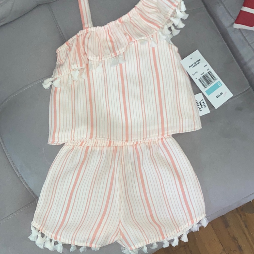 2 piece set.  Coral and off white.
